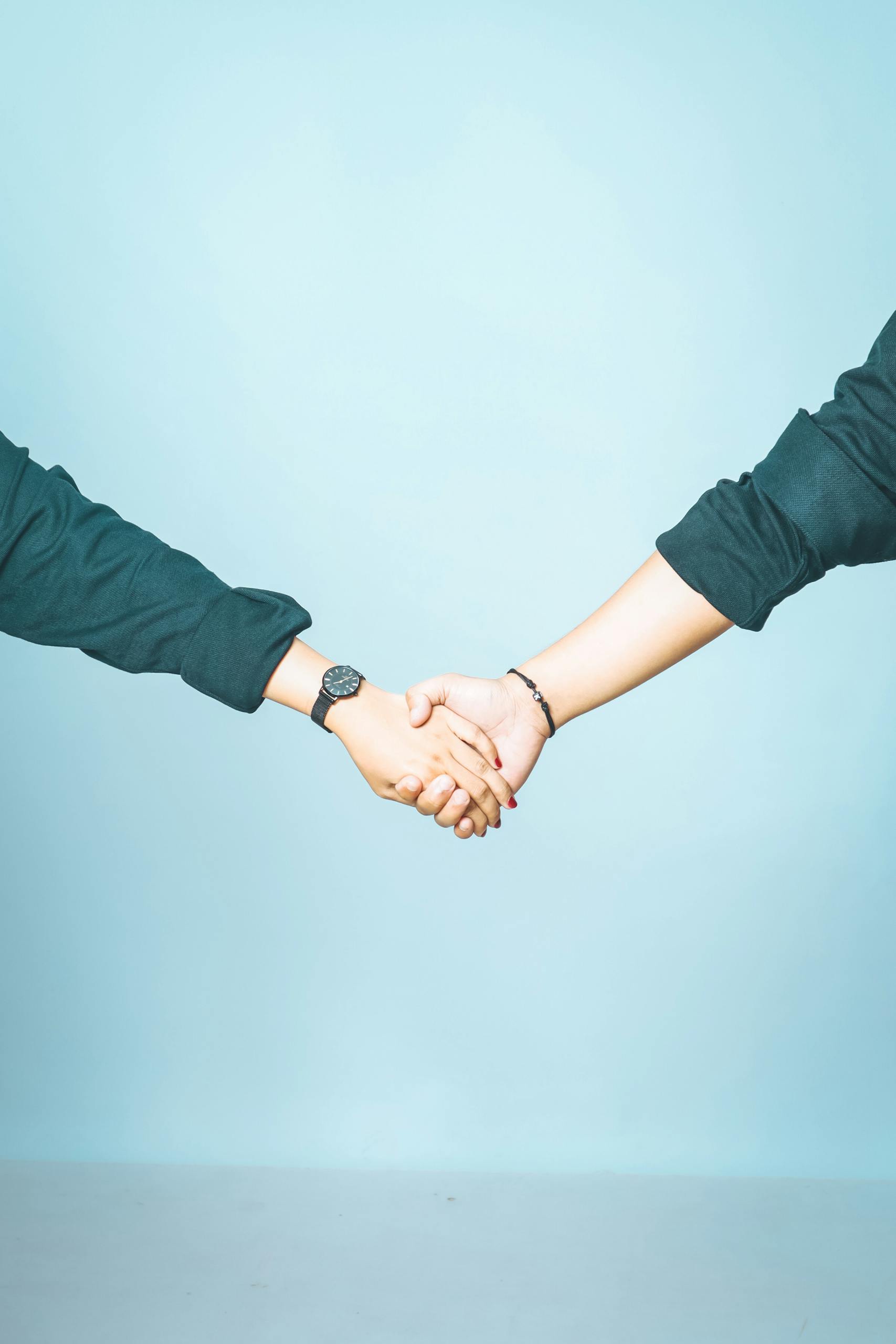 The 4 Attachment Styles Explained — Which One Are You?